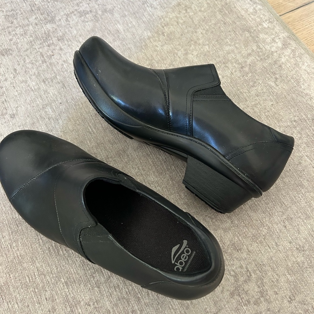 abeo slip resistant clogs